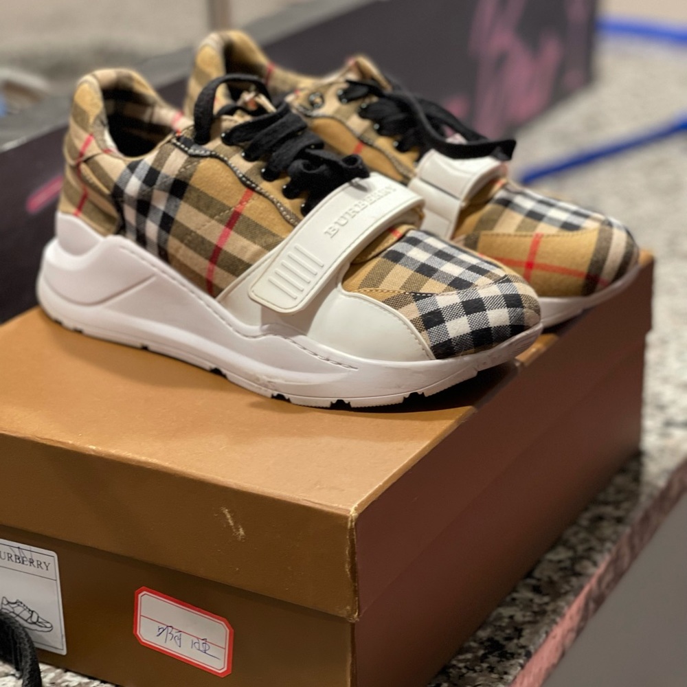 Burberry Designer Shoes Size 38